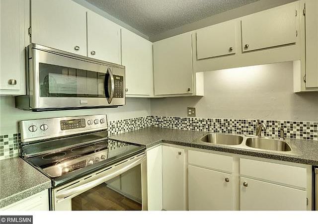 1st image of 7301 W 101st St APT 105