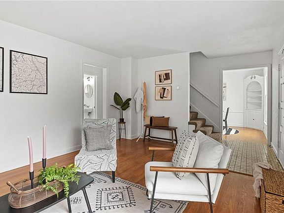 5th image of 9616 Holmes Rd