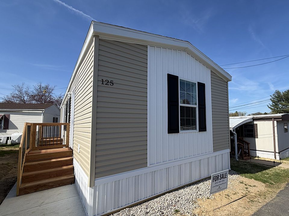 1st image of 125 3rd Ave #125