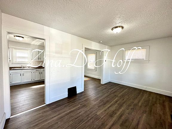 5th image of 2322 23rd St NE