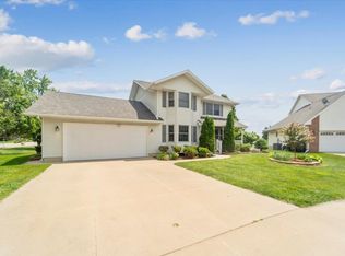 4710 Donald Dr, Cedar Falls, IA 50613