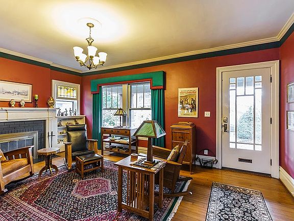 3rd image of 172 N Ashland Ave