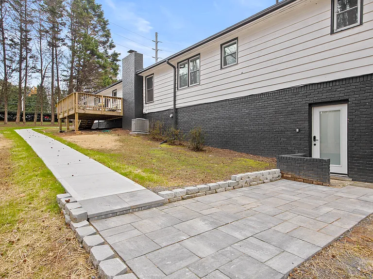 3285 Marlanta Dr — Photo 4