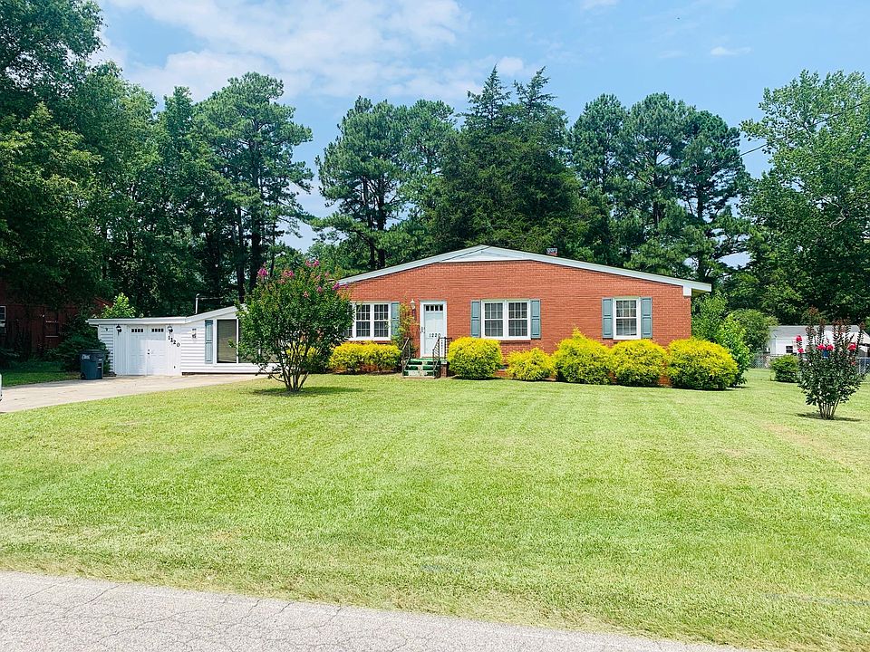 Brick beauty! Open and spacious (Welcome home)