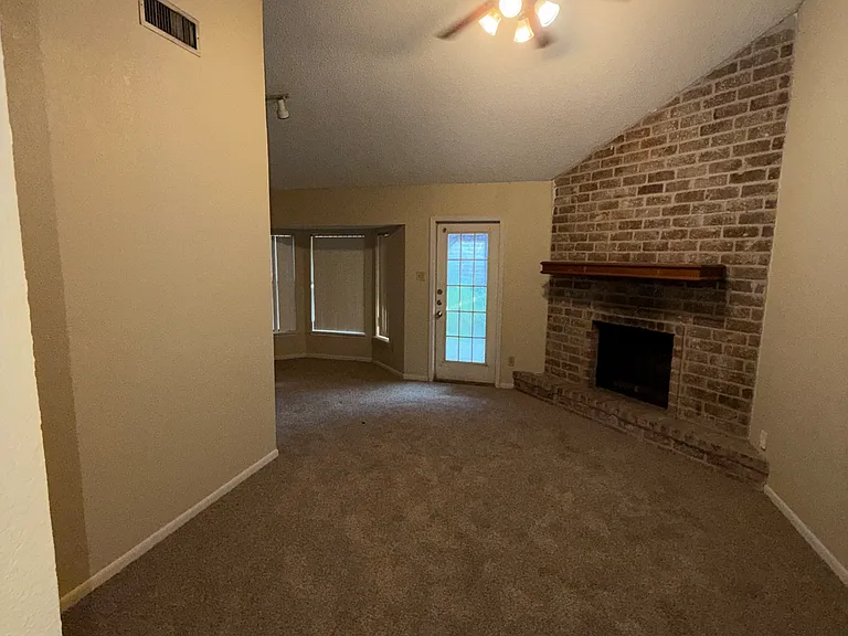 5118 Middlecoff Rd #D — Photo 5