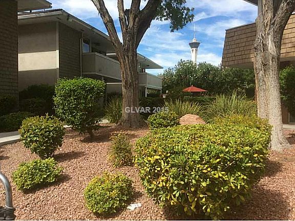 5th image of 778 Oakmont Ave Unit 302