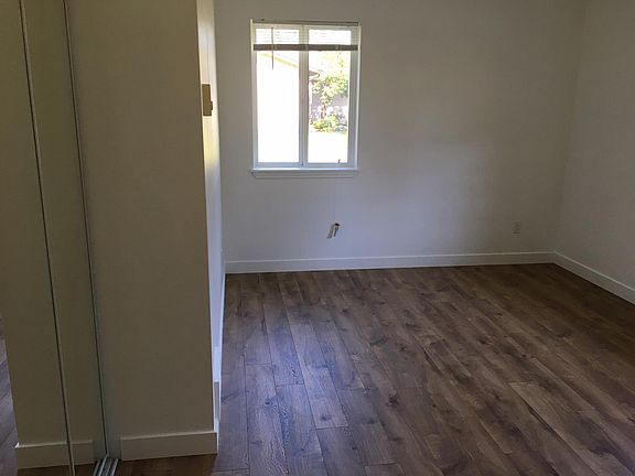 5th image of 7518 189th Ave SE #B