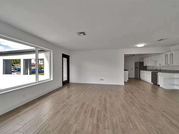 2nd image of 6265 Lakeshore Drive