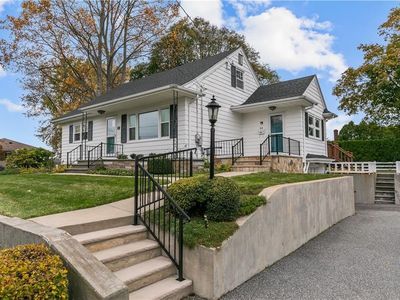 64 Kenyon Rd, Tiverton, RI, 02878