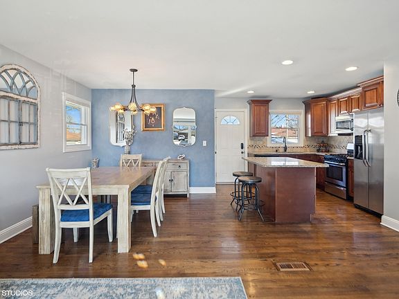 5th image of 721 N Kenilworth Ave
