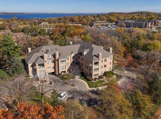 5418 Old Middleton Rd APT 302, Madison, WI 53705