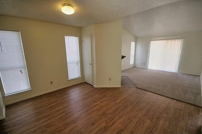 2 bed, 1.0 bath, 975 sqft, $1,100 — Photo 2