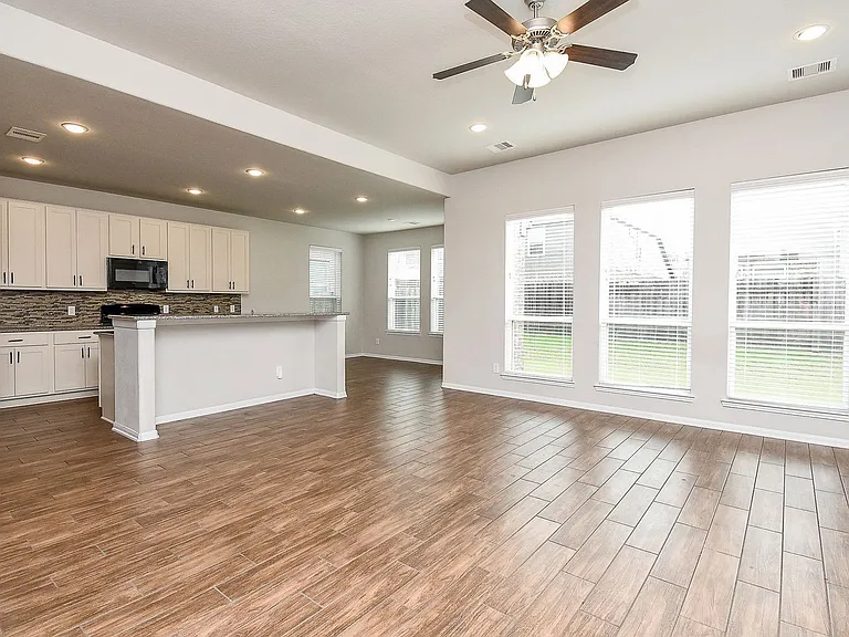 4442 Buentello Dr — Photo 28