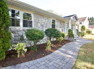 32 Meadowbrook Ln, Freehold, NJ 07728