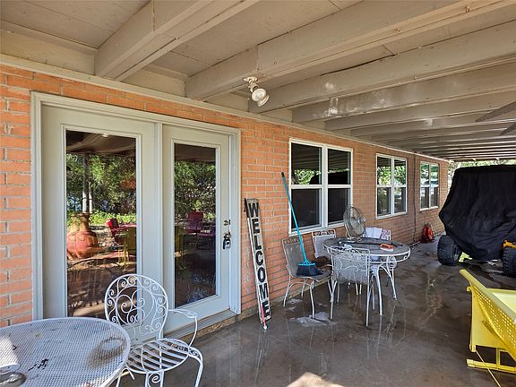 5th image of 903 Country Club Rd
