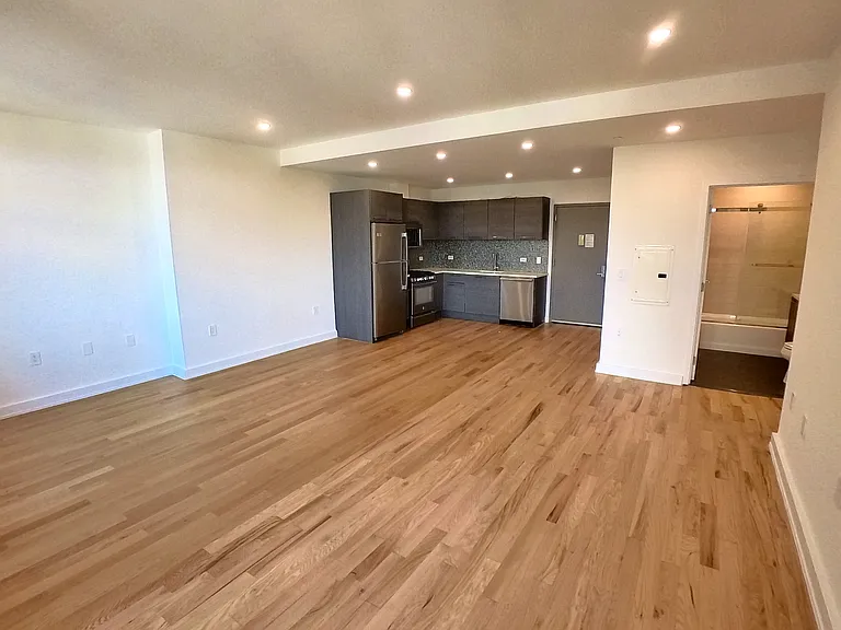 1115 Broadway #2H — Photo 3