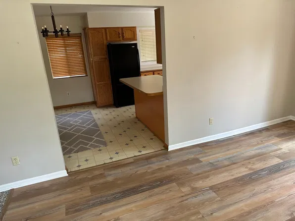 1600 Pike St, Haslett, MI 48840