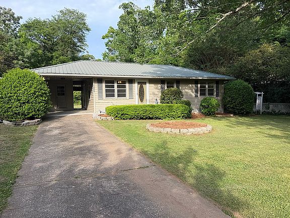 2nd image of 1824 Gaines Dr
