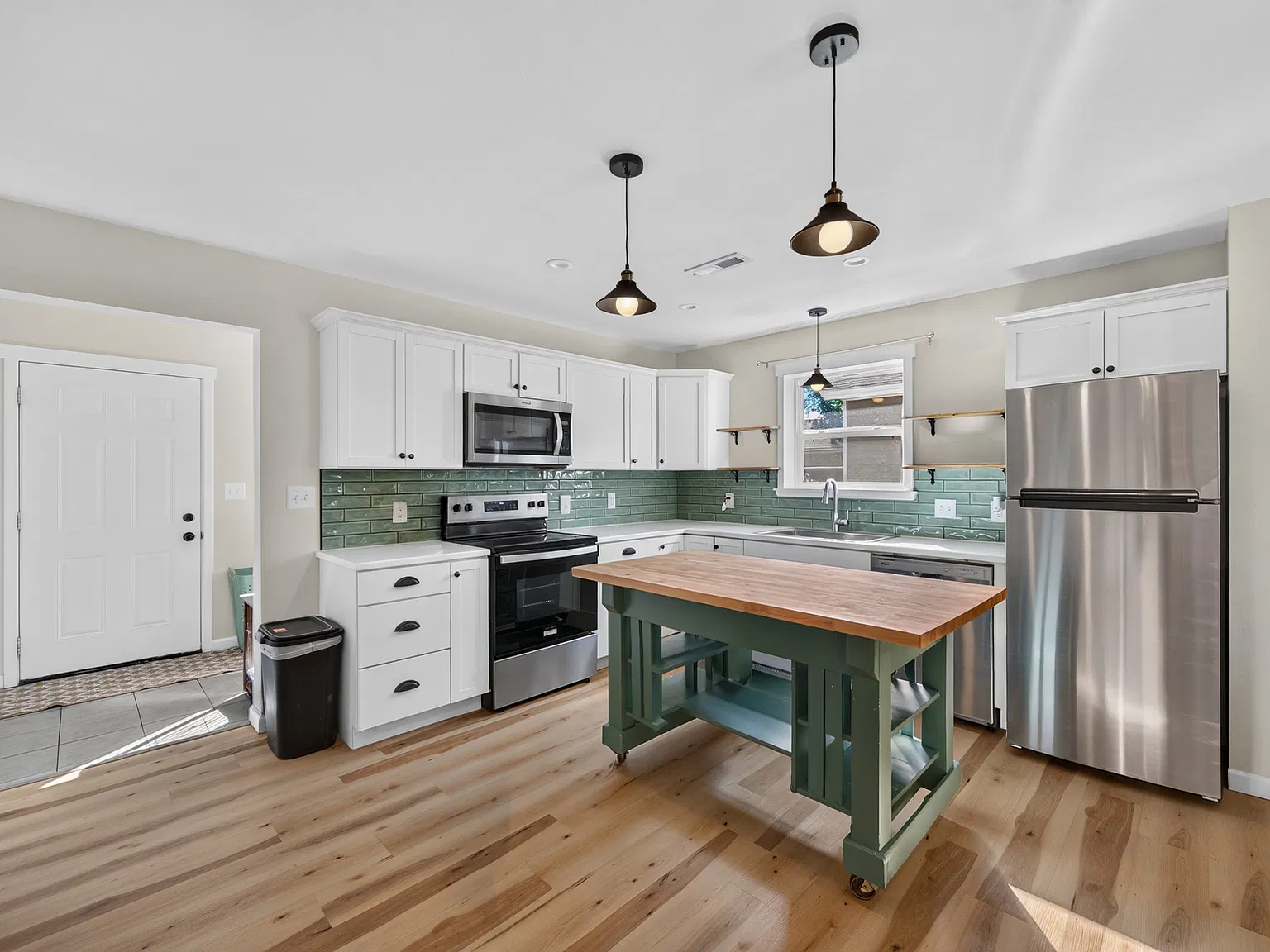 2 bed, 946 sqft, $1,500 — Photo 2