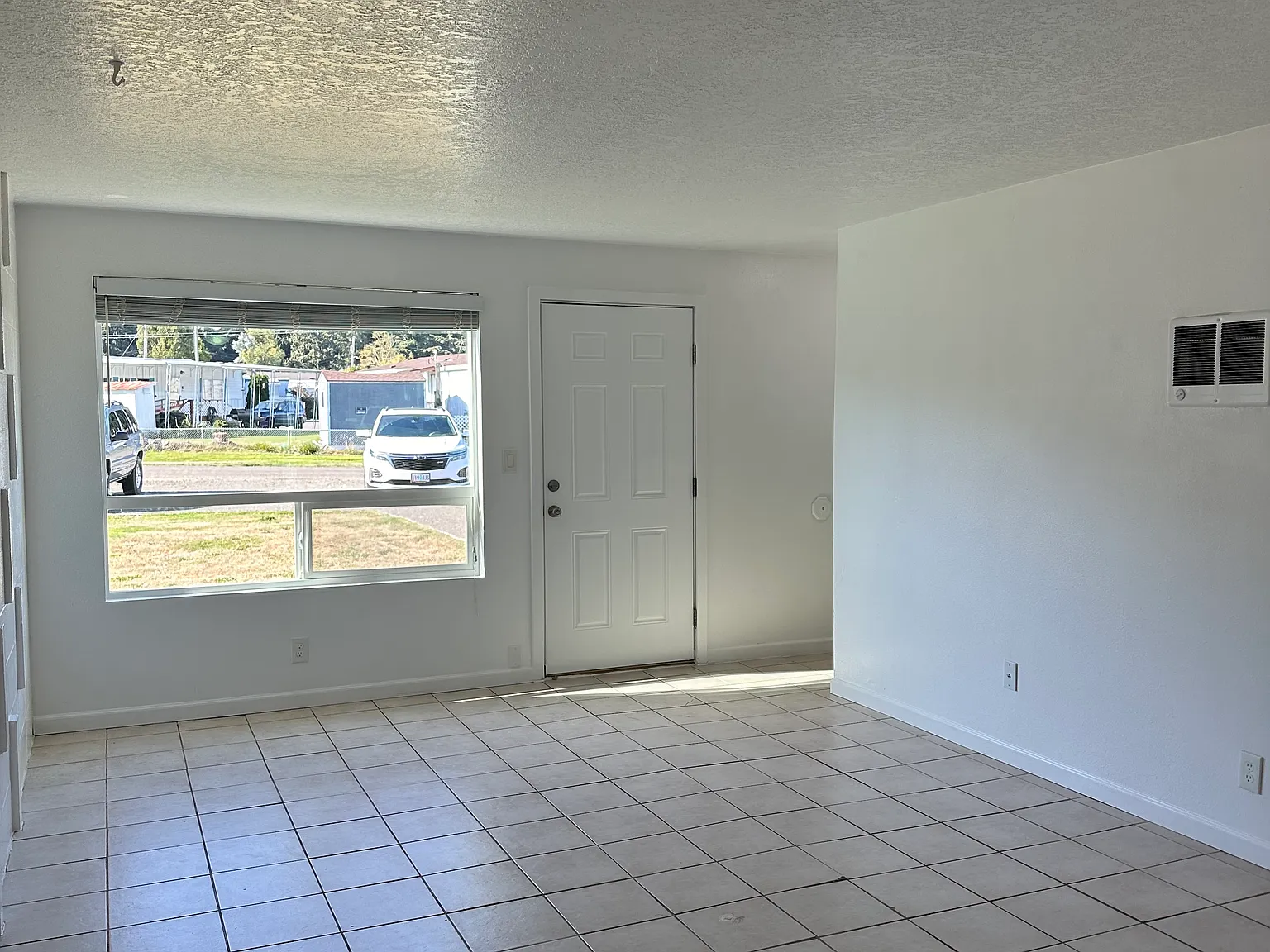 2 bed, 950 sqft, $1,200 — Photo 3