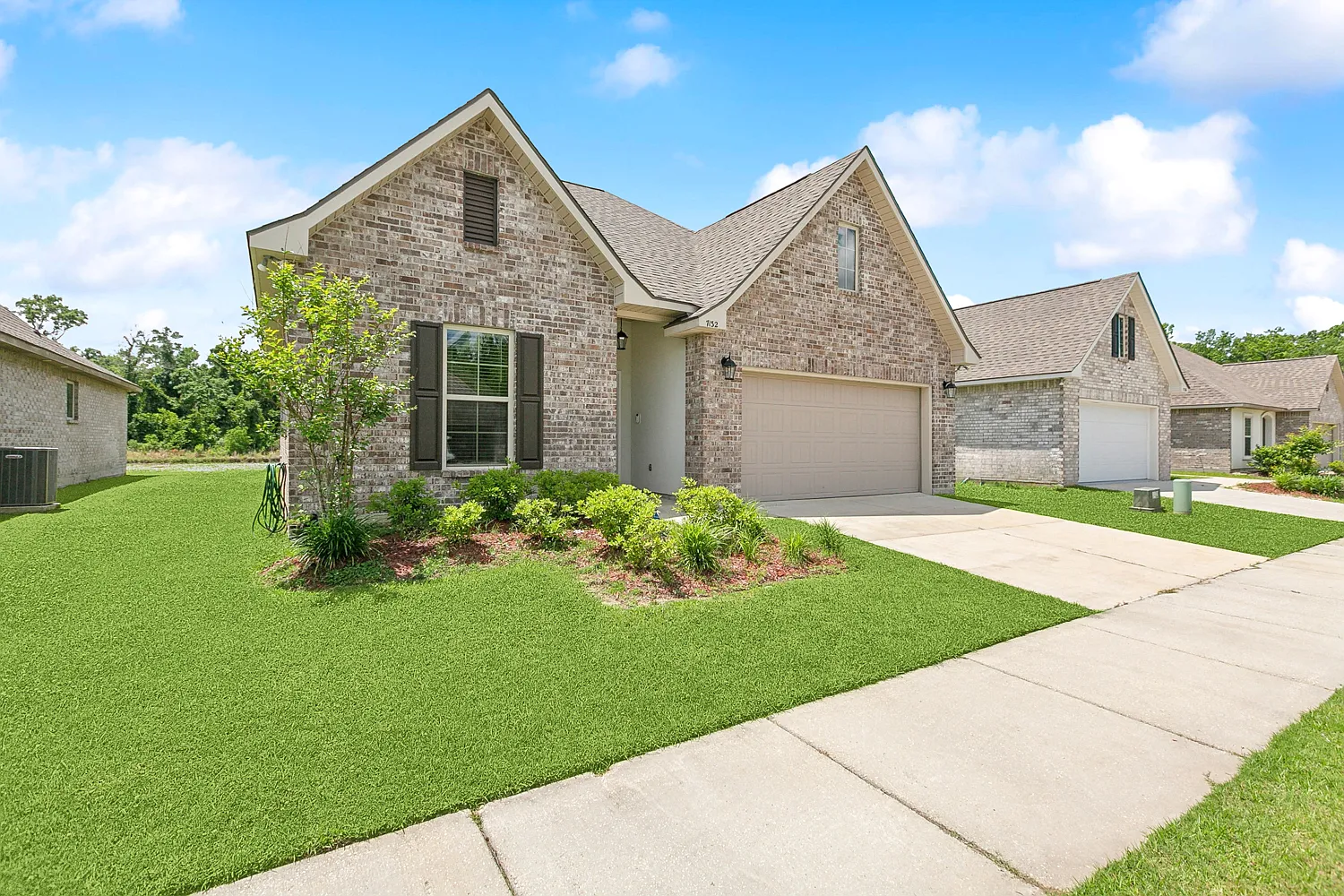 4 bed, 2072 sqft, $2,900 — Photo 2