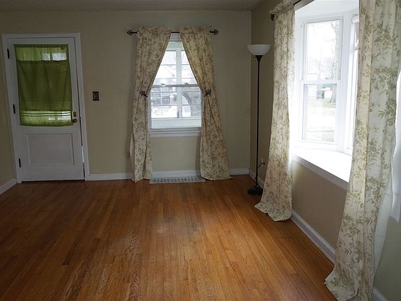 5th image of 2408 Lawndale Ave
