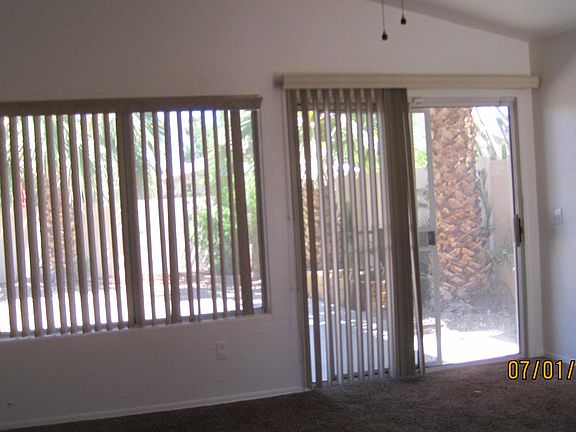 5th image of 162 W Oxford Ln