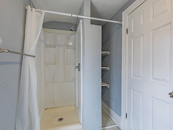 3rd image of 383 Champlain St