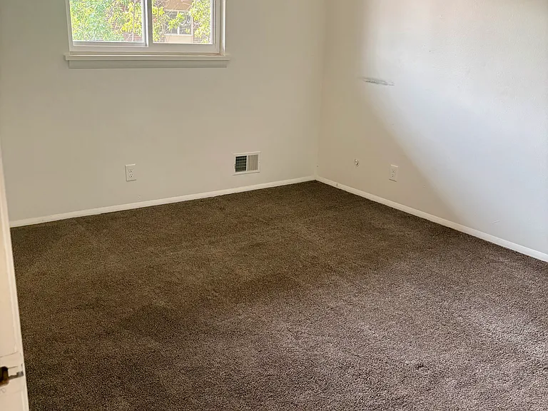 1405 Bradley Dr — Photo 9