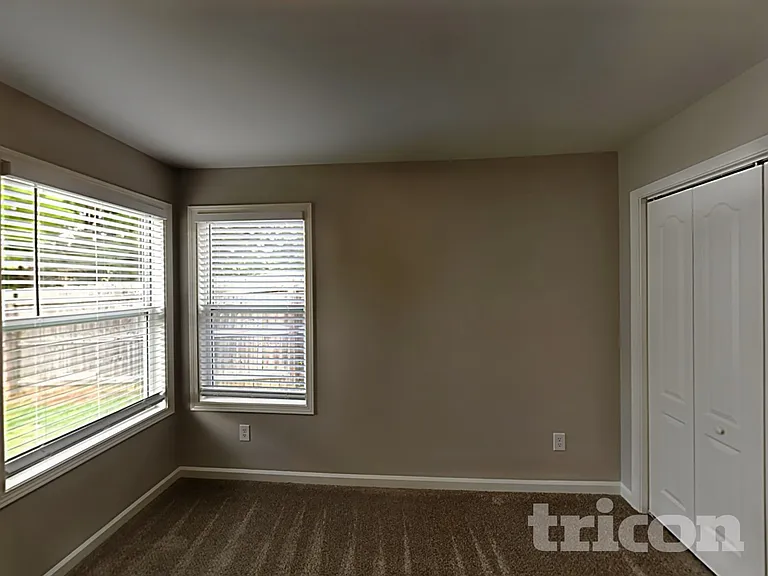 104 Logan Creek Ct — Photo 12