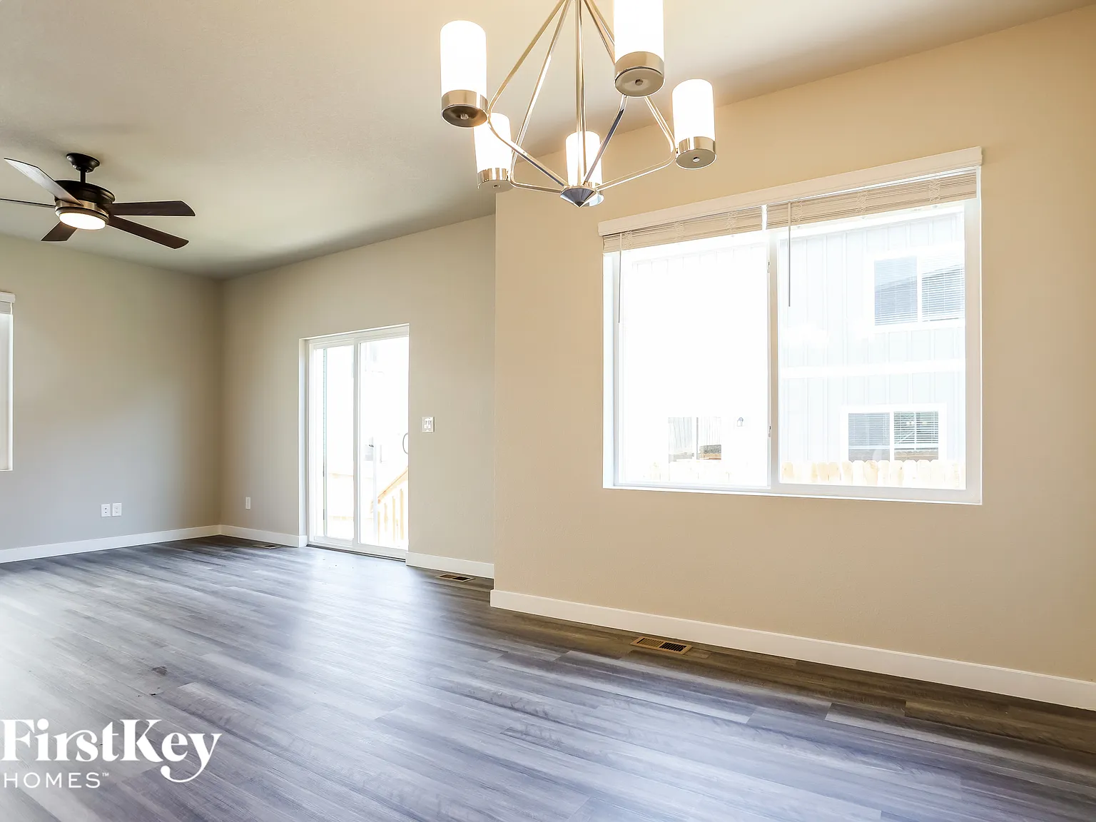 3 bed, 2.5 bath, 1819 sqft, $2,555 — Photo 4