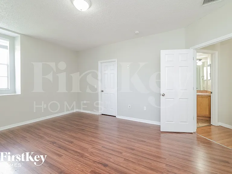 945 Kenbar Ave — Photo 7
