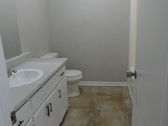4th image of 1113 Langdale Dr