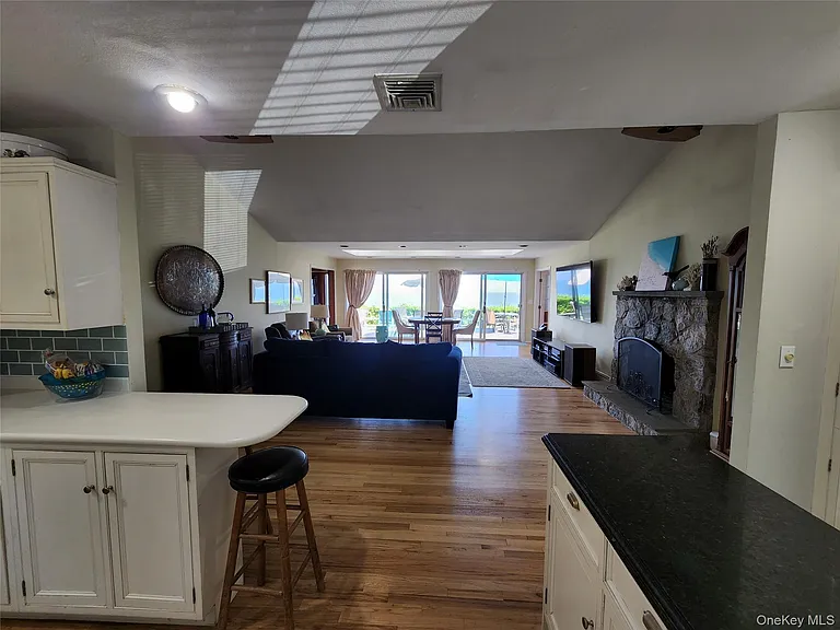 7 Riverhead Rd — Photo 16