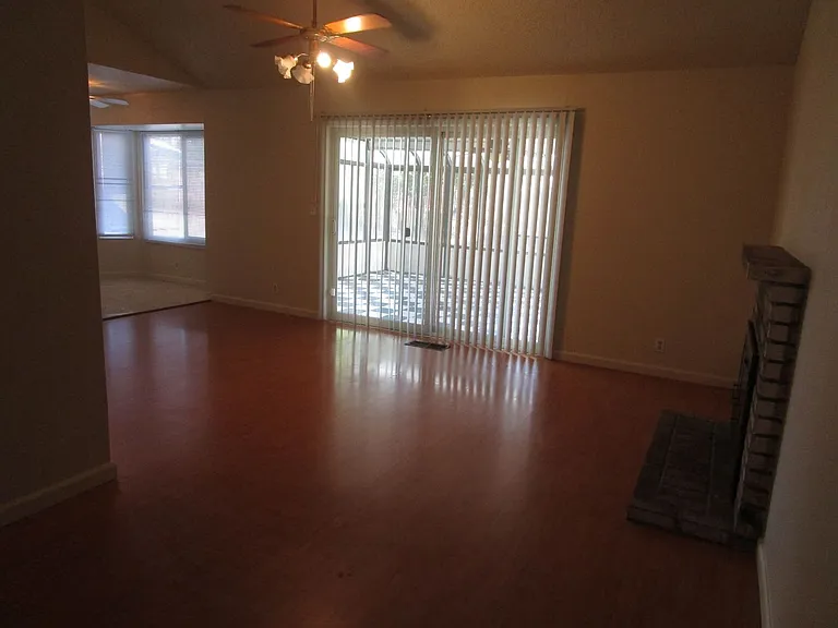 812 Briarwood Ct — Photo 9