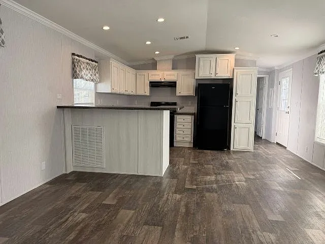 3 bed, 2.0 bath, 1056 sqft, $1,775 — Photo 3