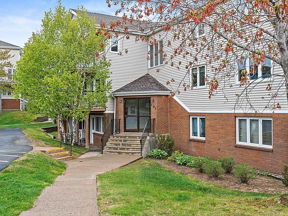 2nd image of 131 Farnham Gate Rd #303