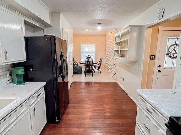 5th image of 309 Helen Dr