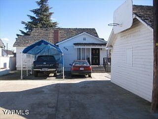 2nd image of 604 S Wapato Ave