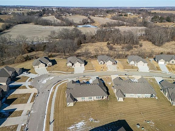 3rd image of 4905 Stonebridge Dr W