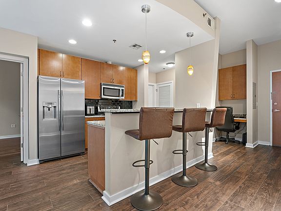 3rd image of 301 Demonbreun St Unit 602