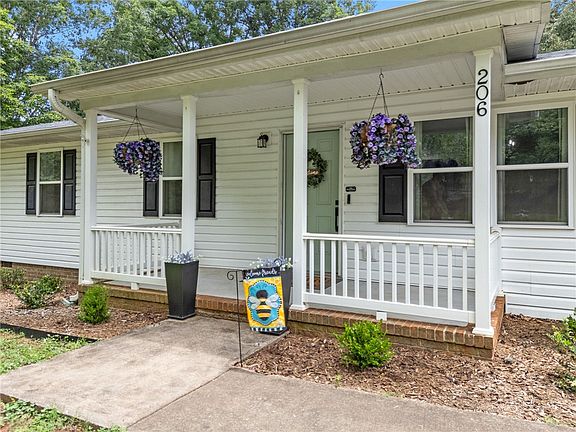 3rd image of 206 Dogwood Ct