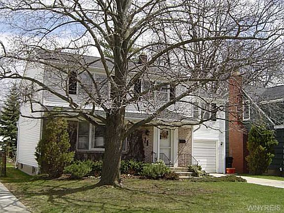 2nd image of 20 Leawood Dr