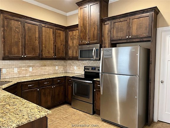 4th image of 3100 Claremont Dr
