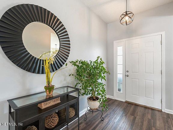 5th image of 284 SUMMER SPRINGS Court