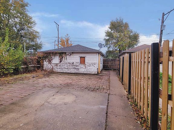 2nd image of 5639 S Artesian Ave