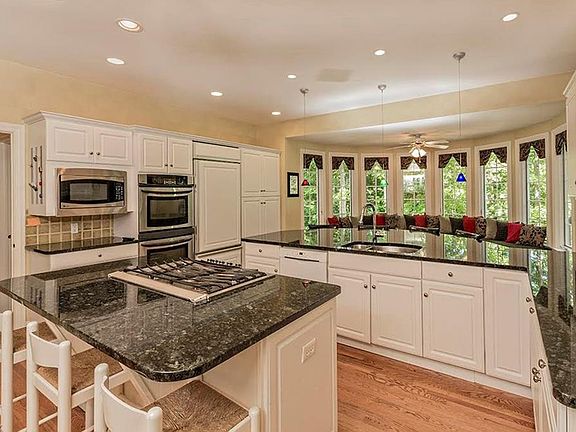 4th image of 510 Woodland Ct
