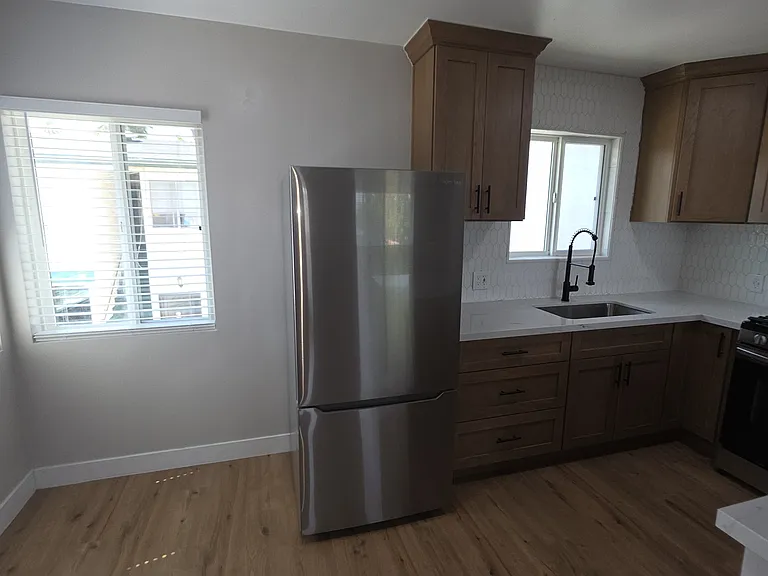Kitchen refrigerator