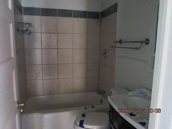 4th image of 2111 Oakwood St