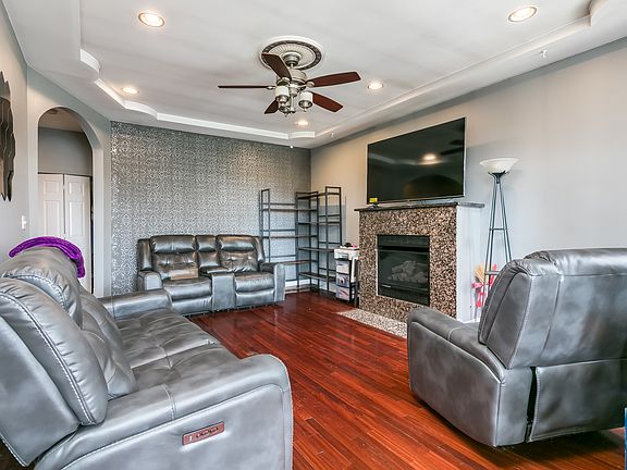 3rd image of 4915 S Prairie Ave APT 3S